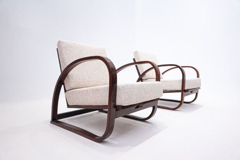 Mid-Century Modern Pair of H70 Armchairs by Jindrich Halabala