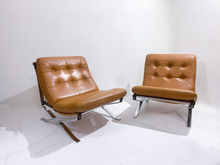 Mid-Century Modern Pair of Italian Armchairs, Original Leather, MIM, 1960s