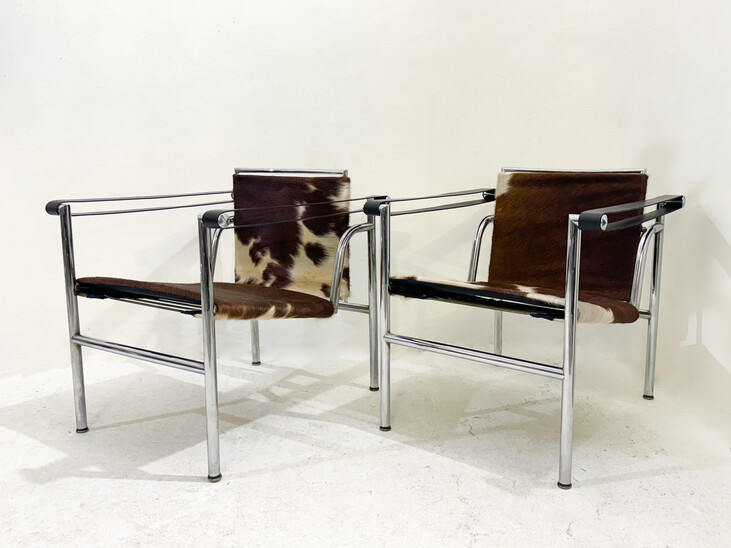 Mid-Century Modern Pair of LC1 Armchairs by Le Corbusier, Pierre Jeanneret, Charlotte Perriand