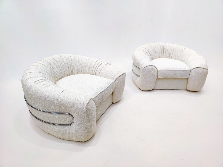 Mid-Century Modern Pair of White Boucle Armchairs, Italy, 1970s