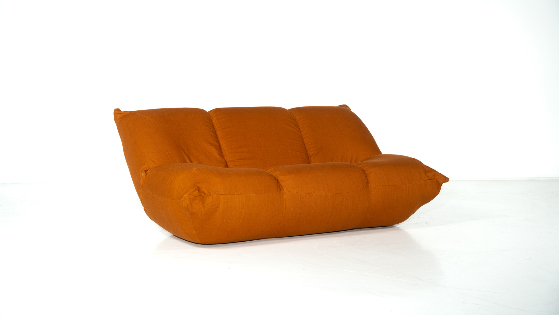 Mid-Century Modern Papillon Sofa by Giovannetti, Italy, 1970s