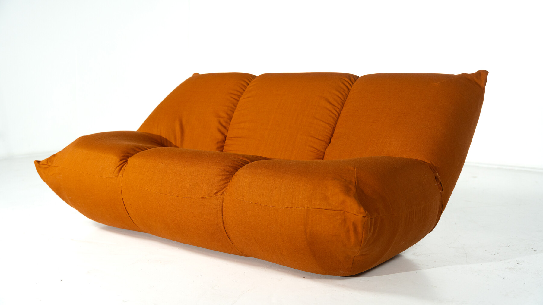 Mid-Century Modern Papillon Sofa by Giovannetti, Italy, 1970s