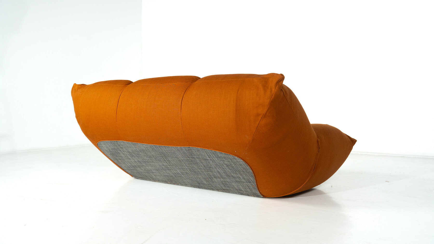 Mid-Century Modern Papillon Sofa by Giovannetti, Italy, 1970s