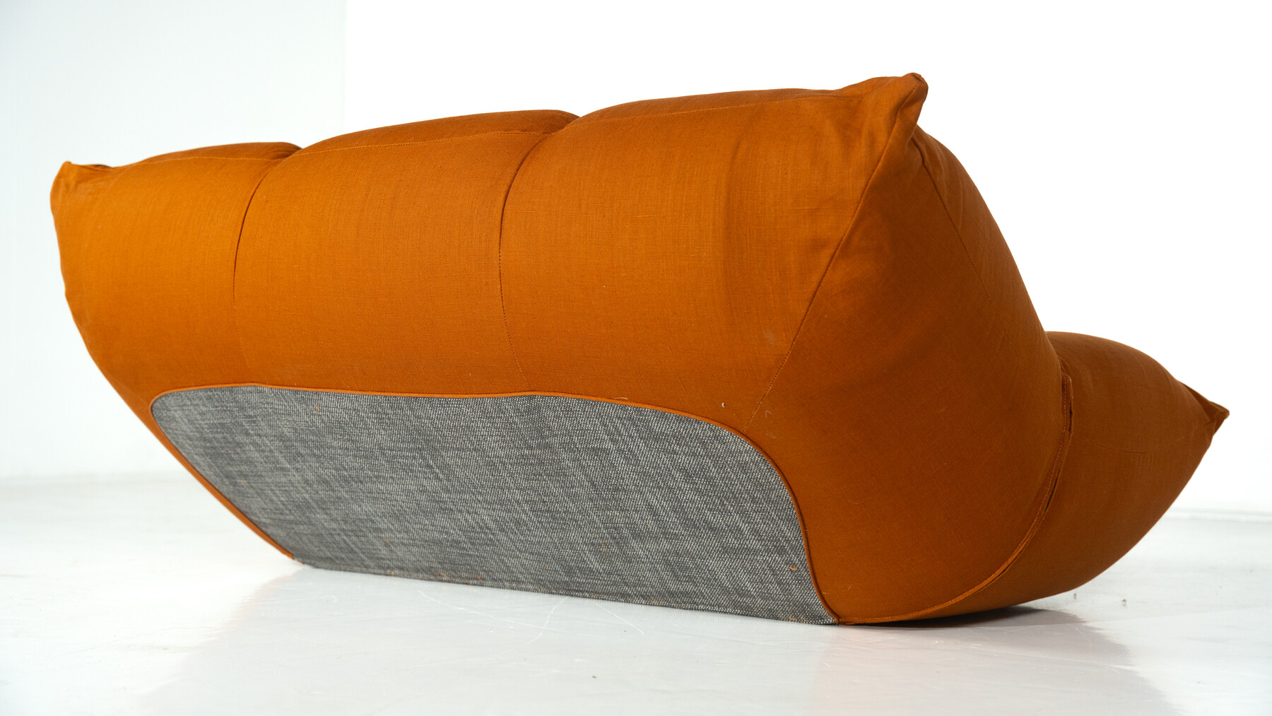 Mid-Century Modern Papillon Sofa by Giovannetti, Italy, 1970s