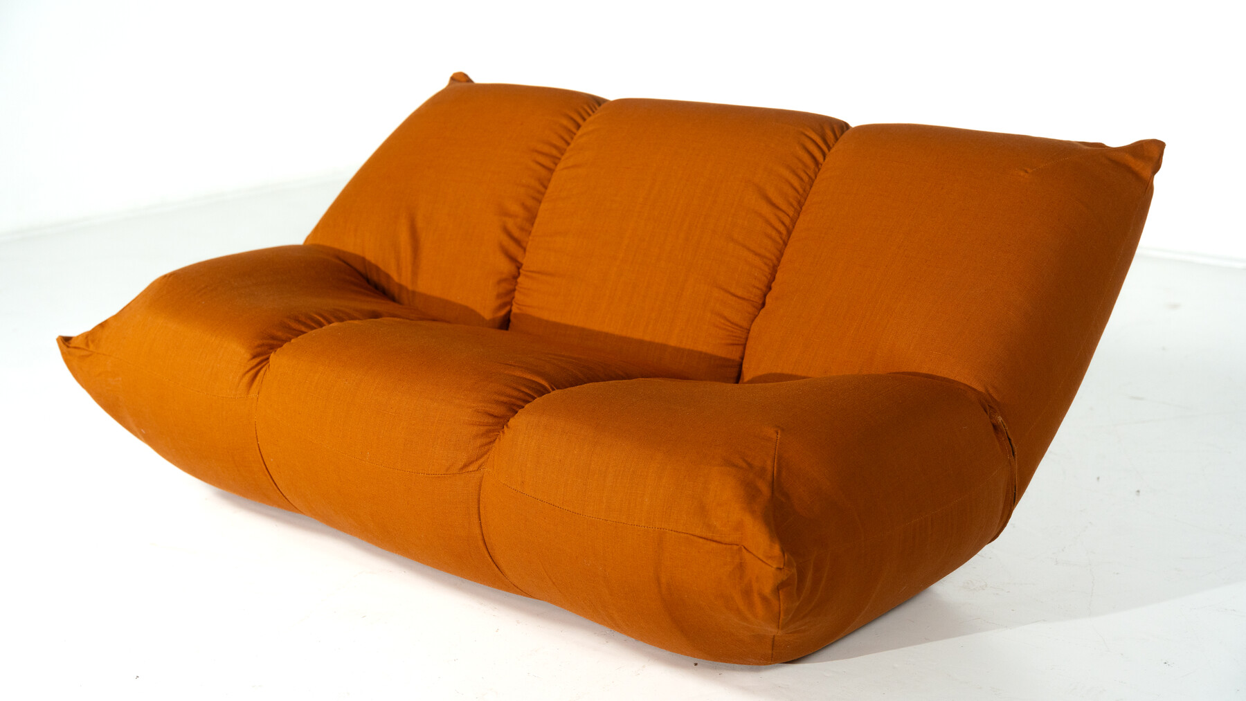 Mid-Century Modern Papillon Sofa by Giovannetti, Italy, 1970s