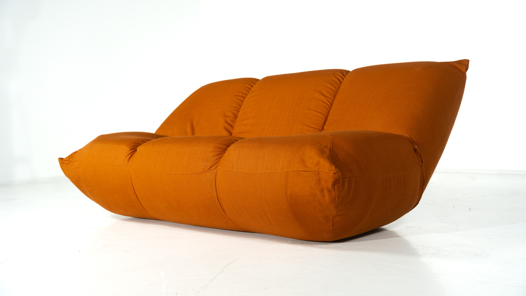 Mid-Century Modern Papillon Sofa by Giovannetti, Italy, 1970s