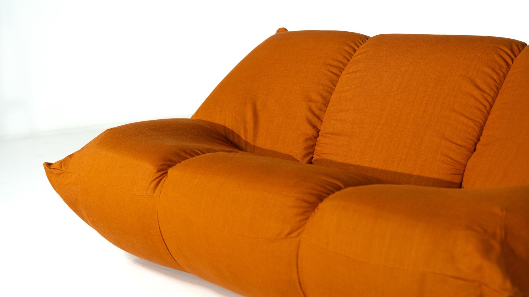 Mid-Century Modern Papillon Sofa by Giovannetti, Italy, 1970s