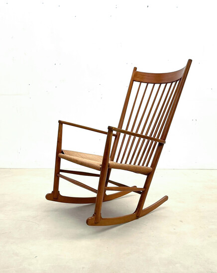 Mid-Century Modern Scandinavian Rocking Chair Model J16 by Hans Wegner