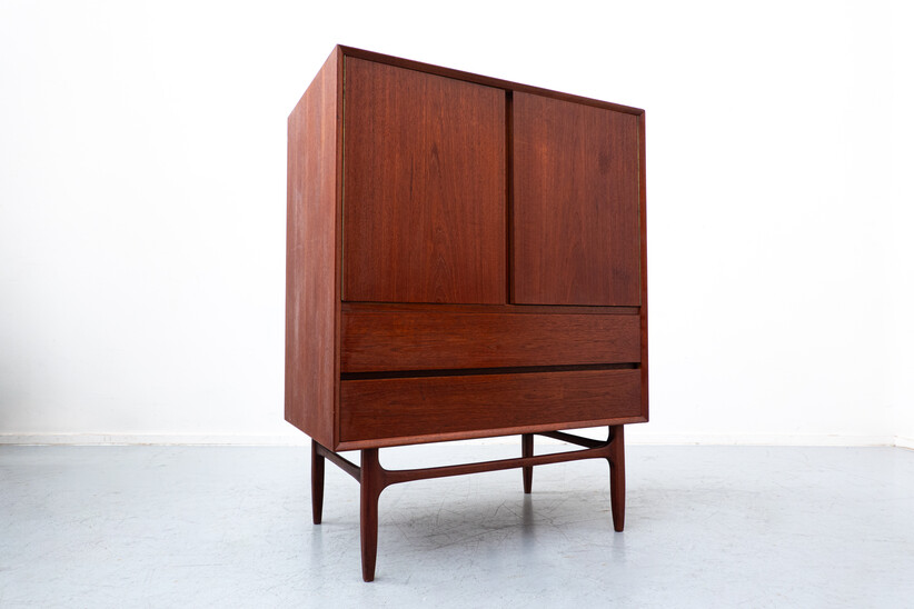 Mid-Century Modern Scandinavian Wooden Chest of Drawers, 1960s