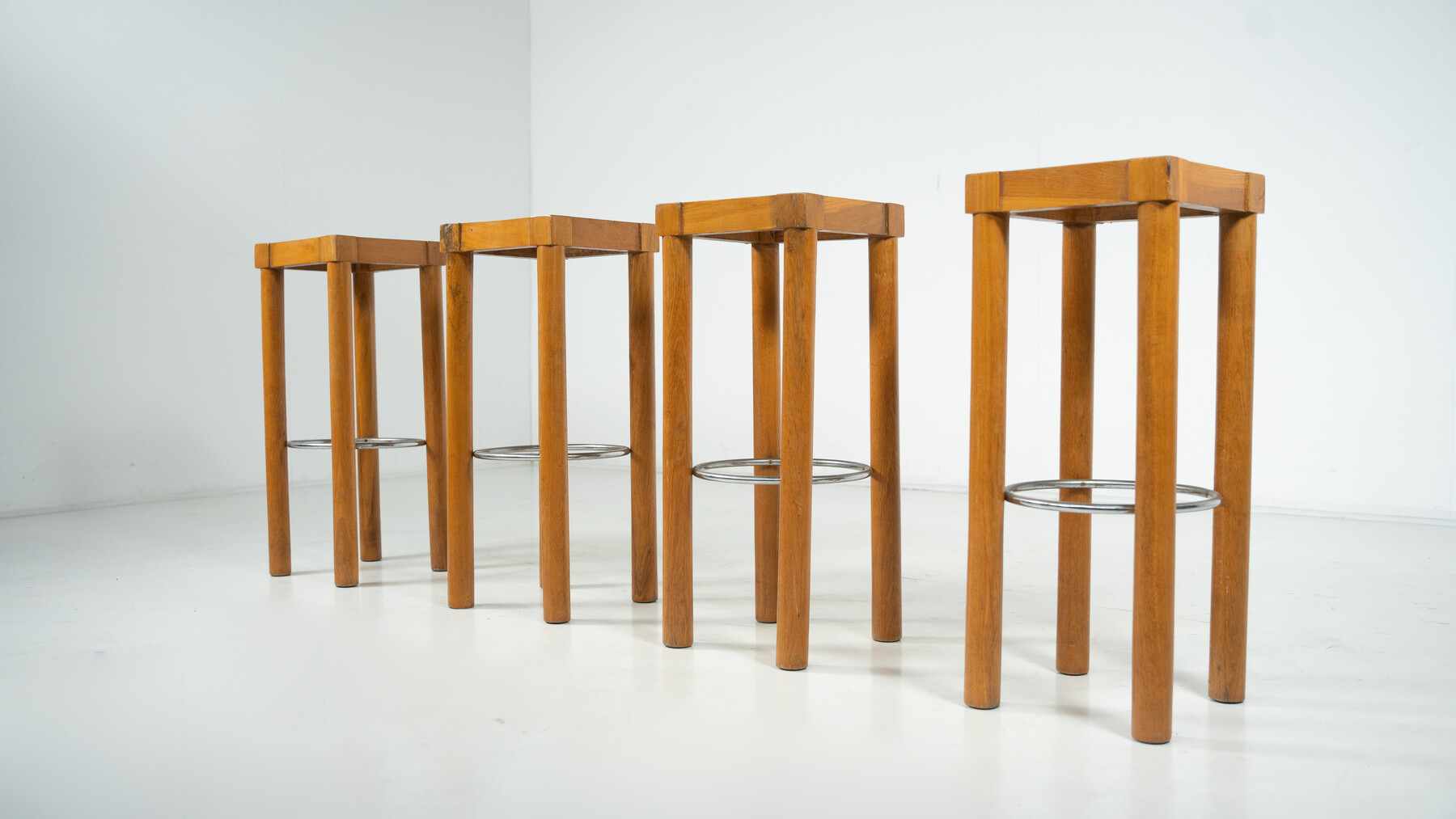 Mid-Century Modern Set of 4 barstools