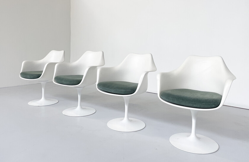 Mid-Century Modern Set of 4 Tulip Chair by Eero Saarinen for Knoll International, 1970s