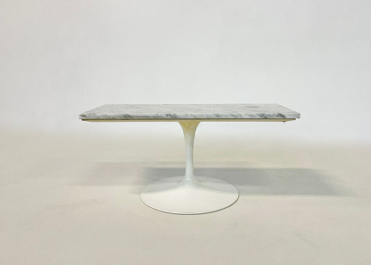 Mid-Century Modern Side table, Marble, in the style of knoll