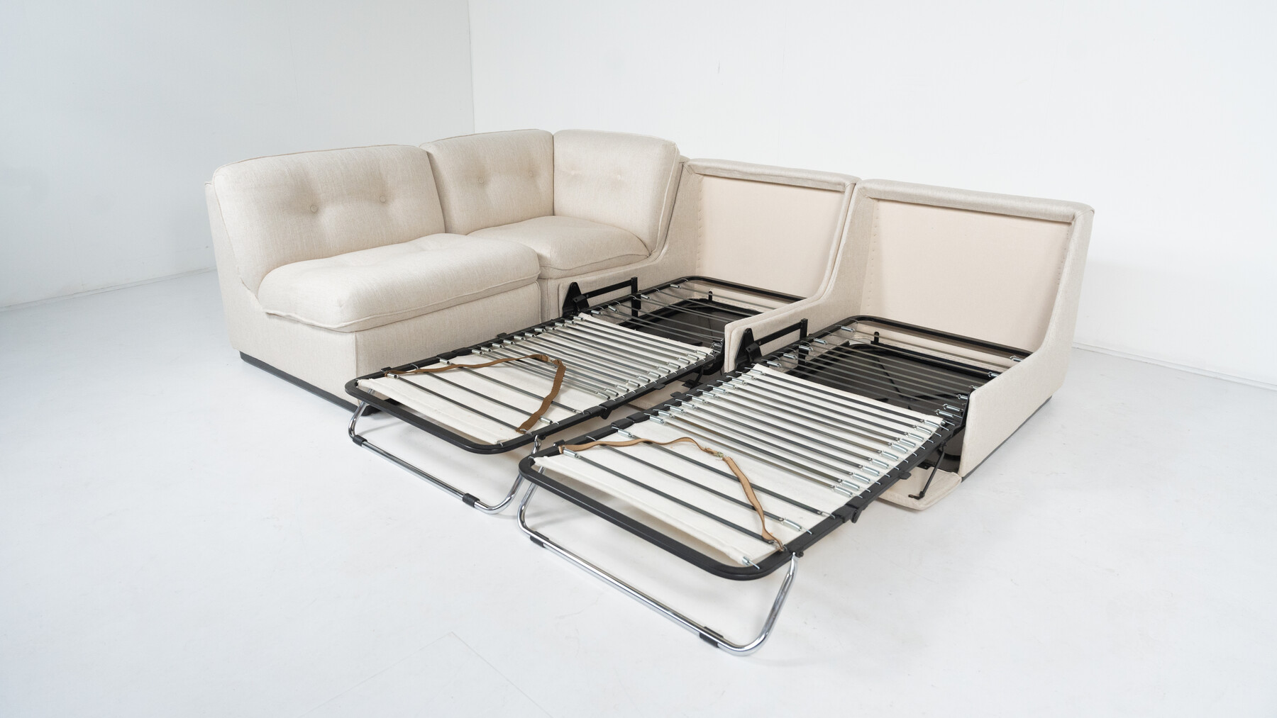 Mid-Century Modern Sofa/ Sofa Bed, Italy, New Upholstery 