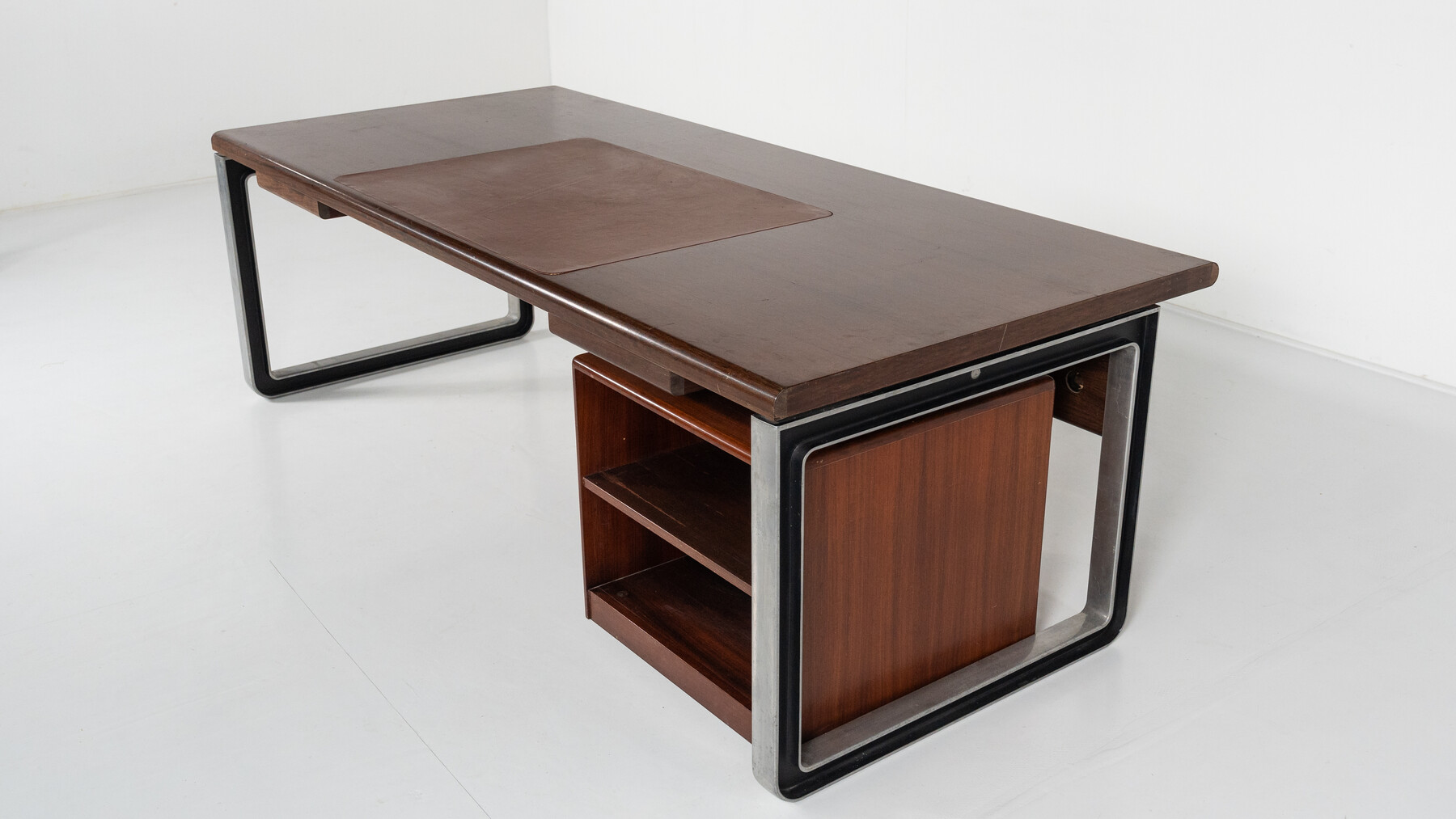 Mid-Century Modern T333 Desk by Oslvado Borsani and Eugenio Gerli for Tecno, Italy, 1975