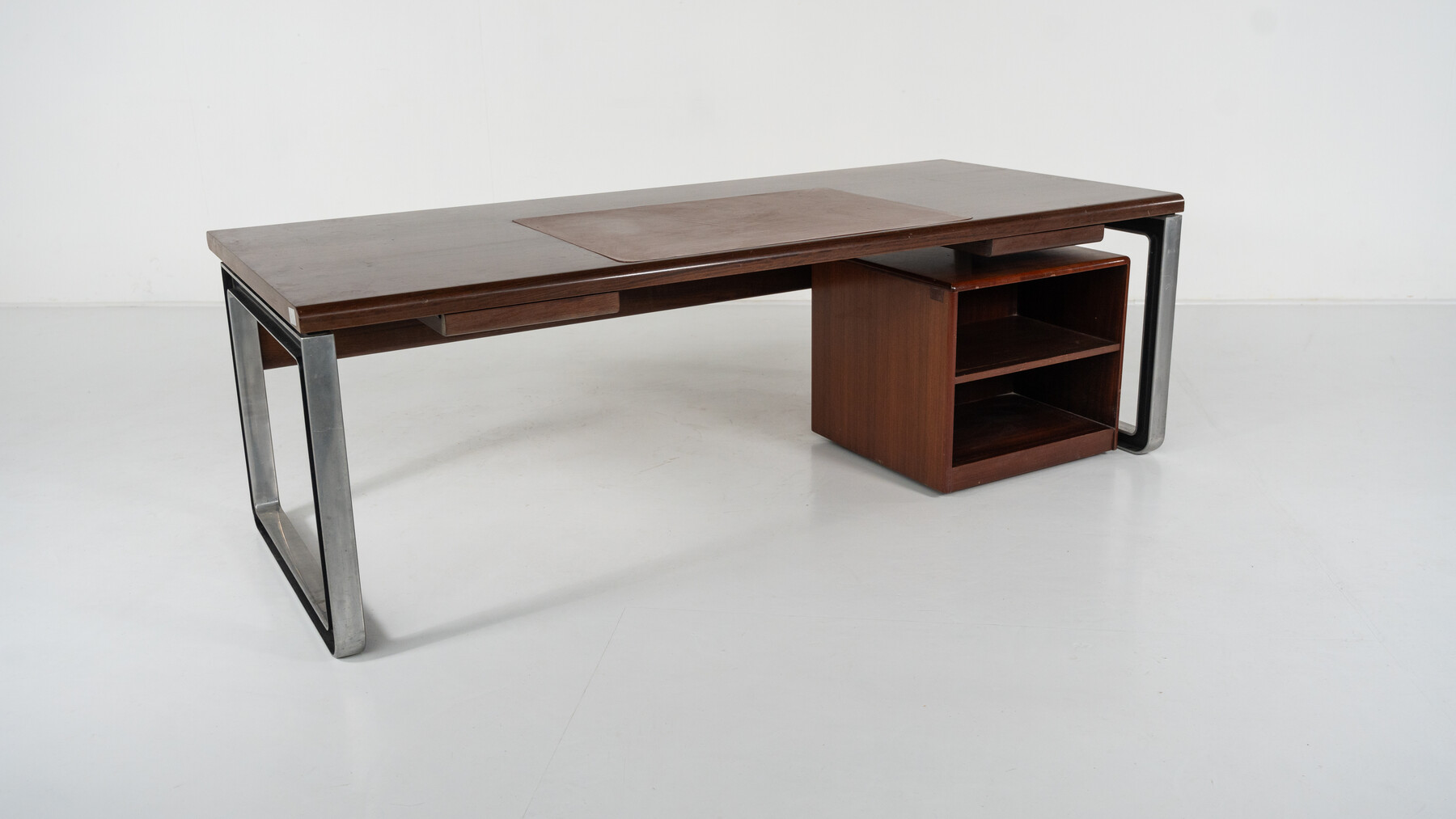 Mid-Century Modern T333 Desk by Oslvado Borsani and Eugenio Gerli for Tecno, Italy, 1975