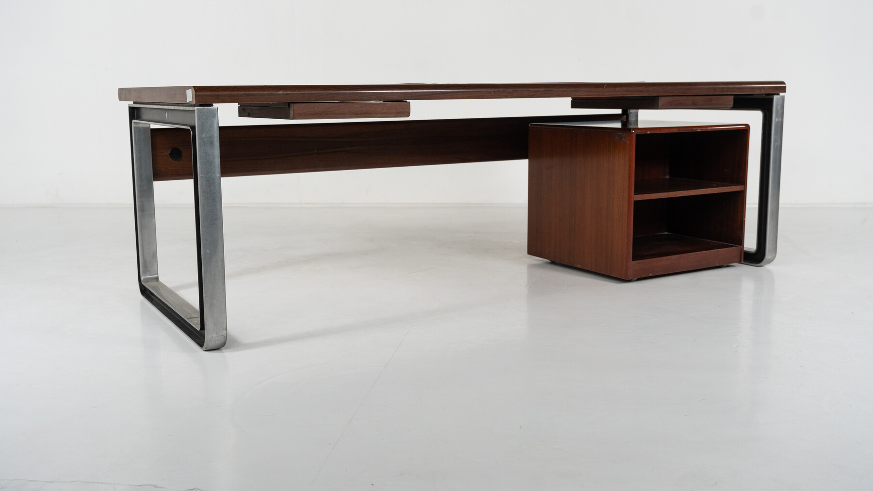 Mid-Century Modern T333 Desk by Oslvado Borsani and Eugenio Gerli for Tecno, Italy, 1975