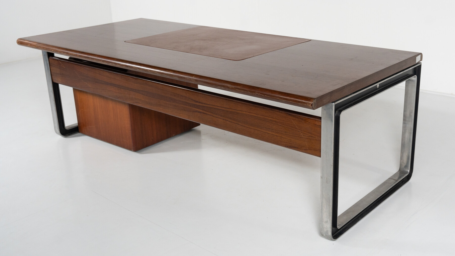 Mid-Century Modern T333 Desk by Oslvado Borsani and Eugenio Gerli for Tecno, Italy, 1975