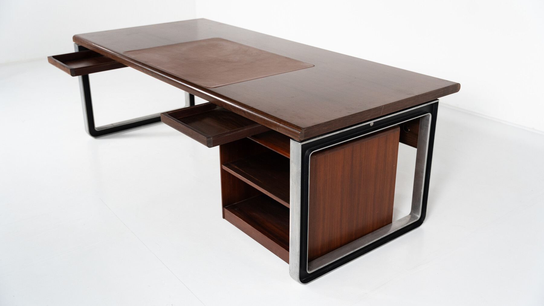 Mid-Century Modern T333 Desk by Oslvado Borsani and Eugenio Gerli for Tecno, Italy, 1975