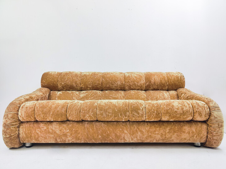 Mid-Century Modern Velvet Sofa - Italy 1970s