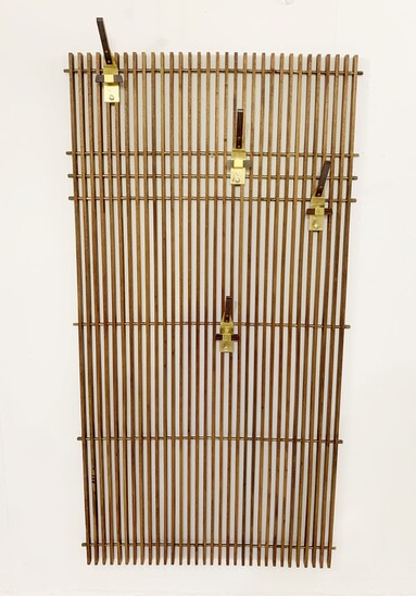 Mid-century modulable slatted wood and brass coat rack - Italy 1950s