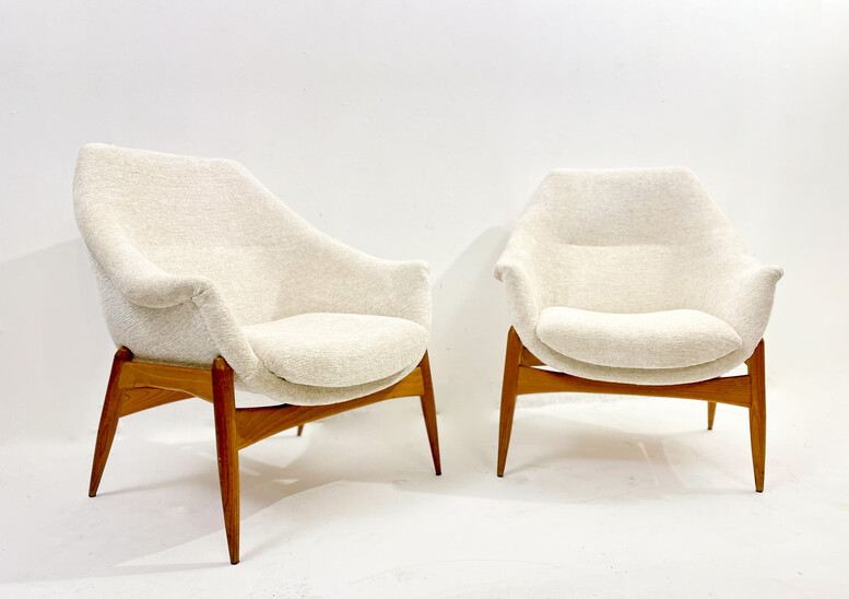 Mid-Century Pair of Beige Fabric Armchairs by Julia Gaubek, Hungary, 1950s