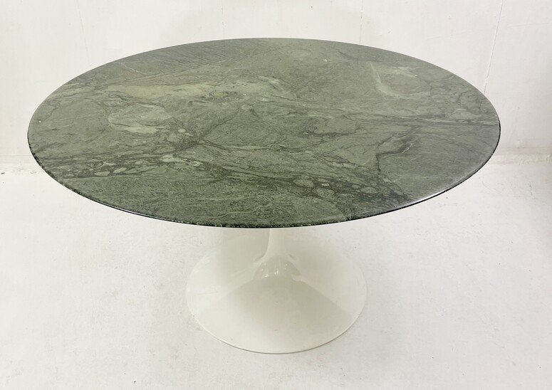 Mid-century round green marble tulip dining table by Eero Saarinen for Knoll - Italy 1960s