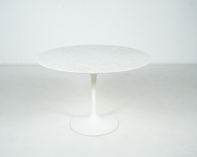 Mid-century Round White Marble Tulip Dining Table in the style of Eero Saarinen for Knoll, Italy, 1960s