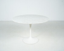 Mid-century Round White Marble Tulip Dining Table in the style of Eero Saarinen for Knoll, Italy, 1960s