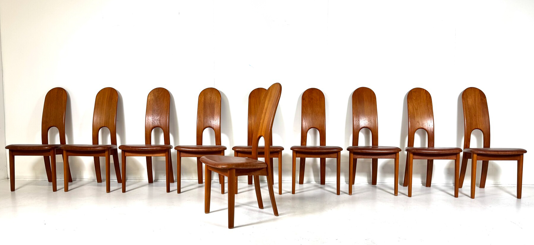 Mid-Century Set of 10 Scandinavian chairs