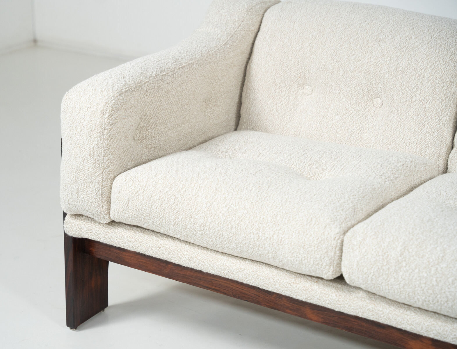 Mid-Century Sofa Oriolo by Claudio Salocchi for Sormani Wood and White Fabric - Italy 1960s