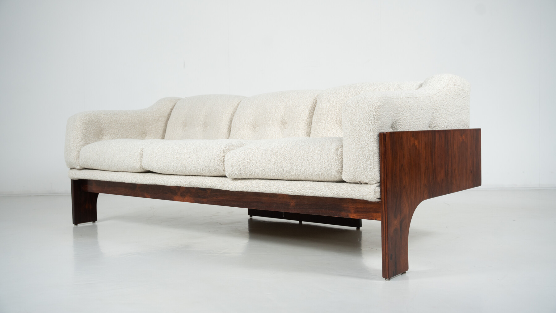 Mid-Century Sofa Oriolo by Claudio Salocchi for Sormani Wood and White Fabric - Italy 1960s