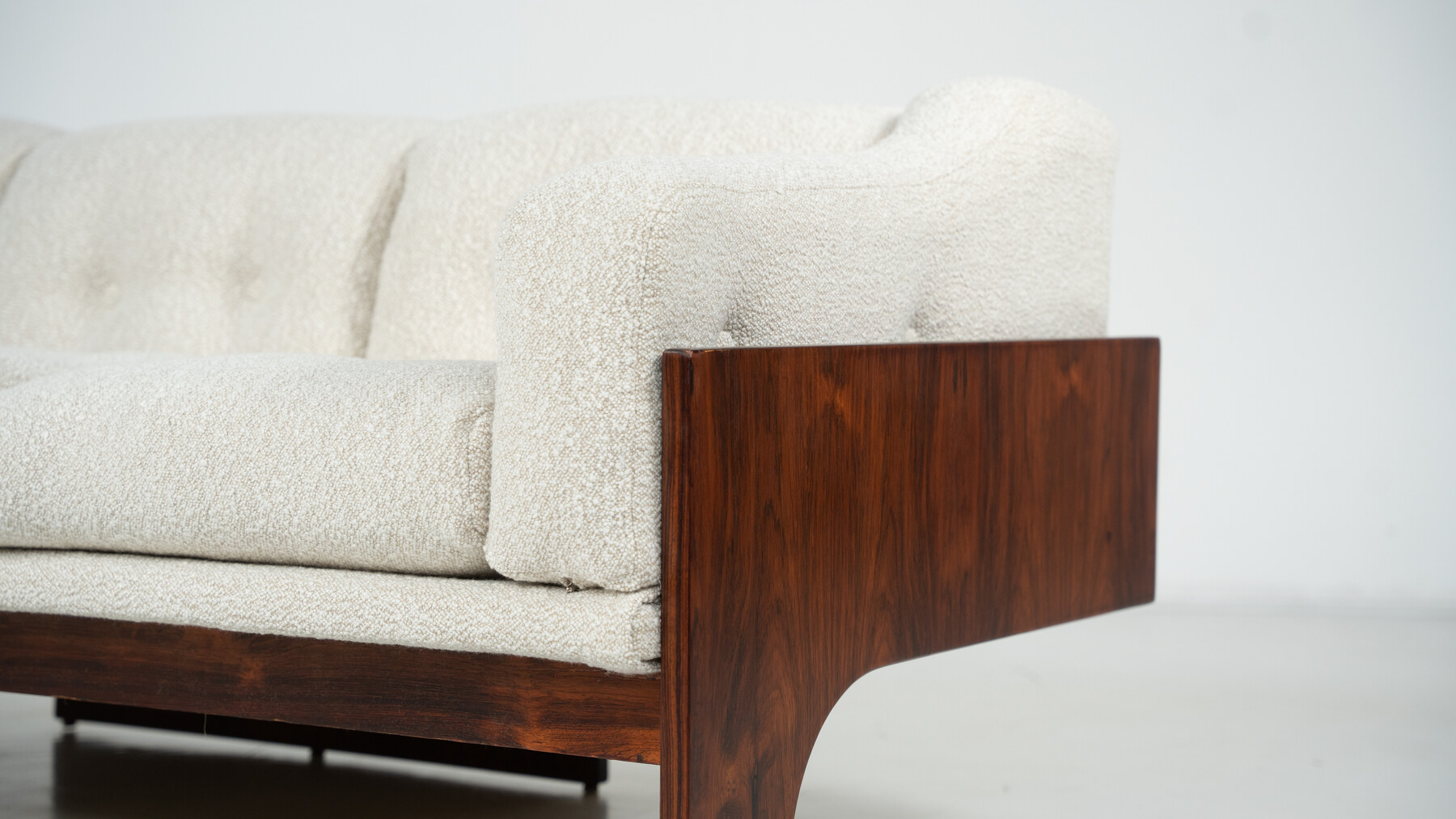 Mid-Century Sofa Oriolo by Claudio Salocchi for Sormani Wood and White Fabric - Italy 1960s