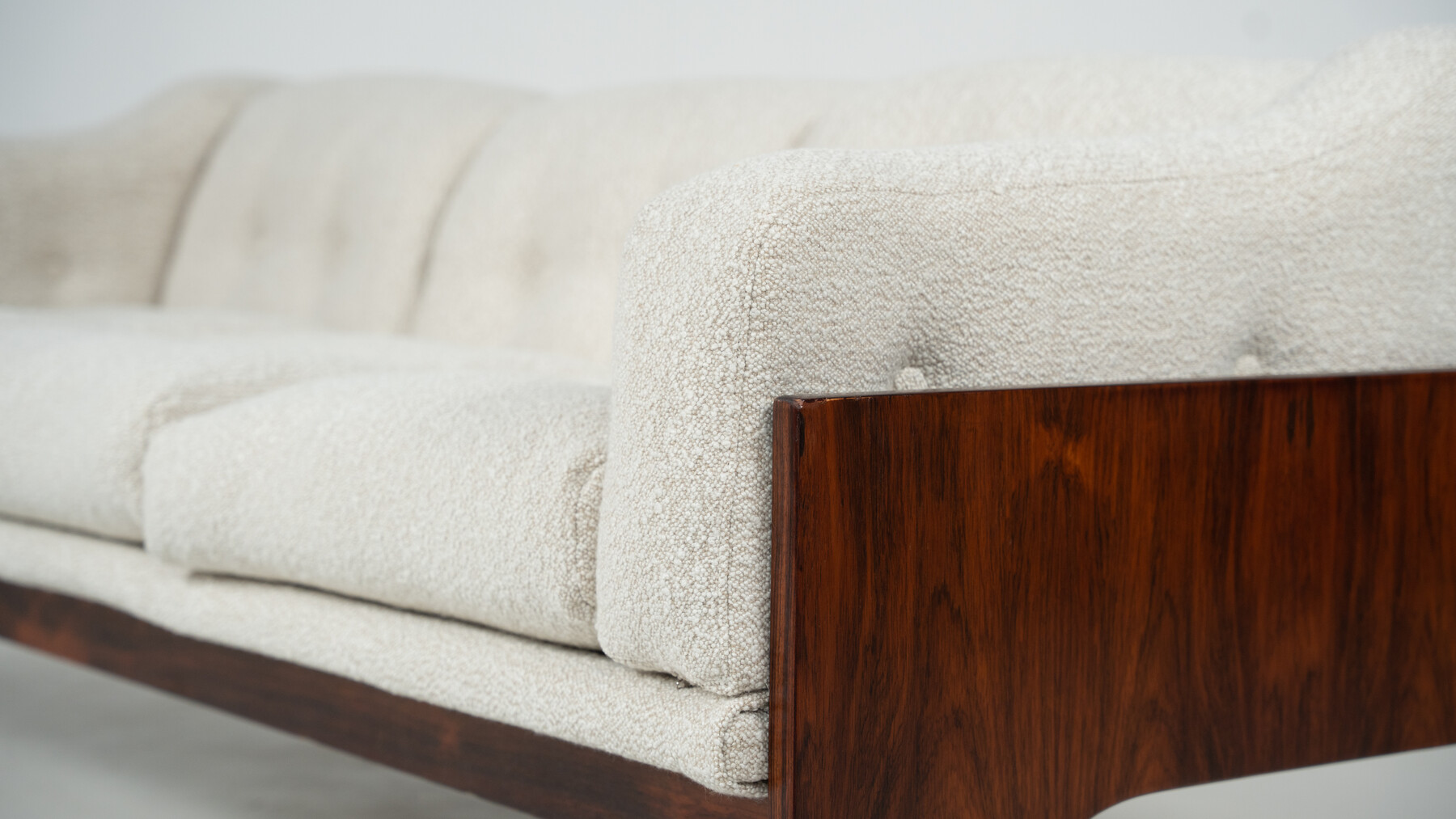 Mid-Century Sofa Oriolo by Claudio Salocchi for Sormani Wood and White Fabric - Italy 1960s
