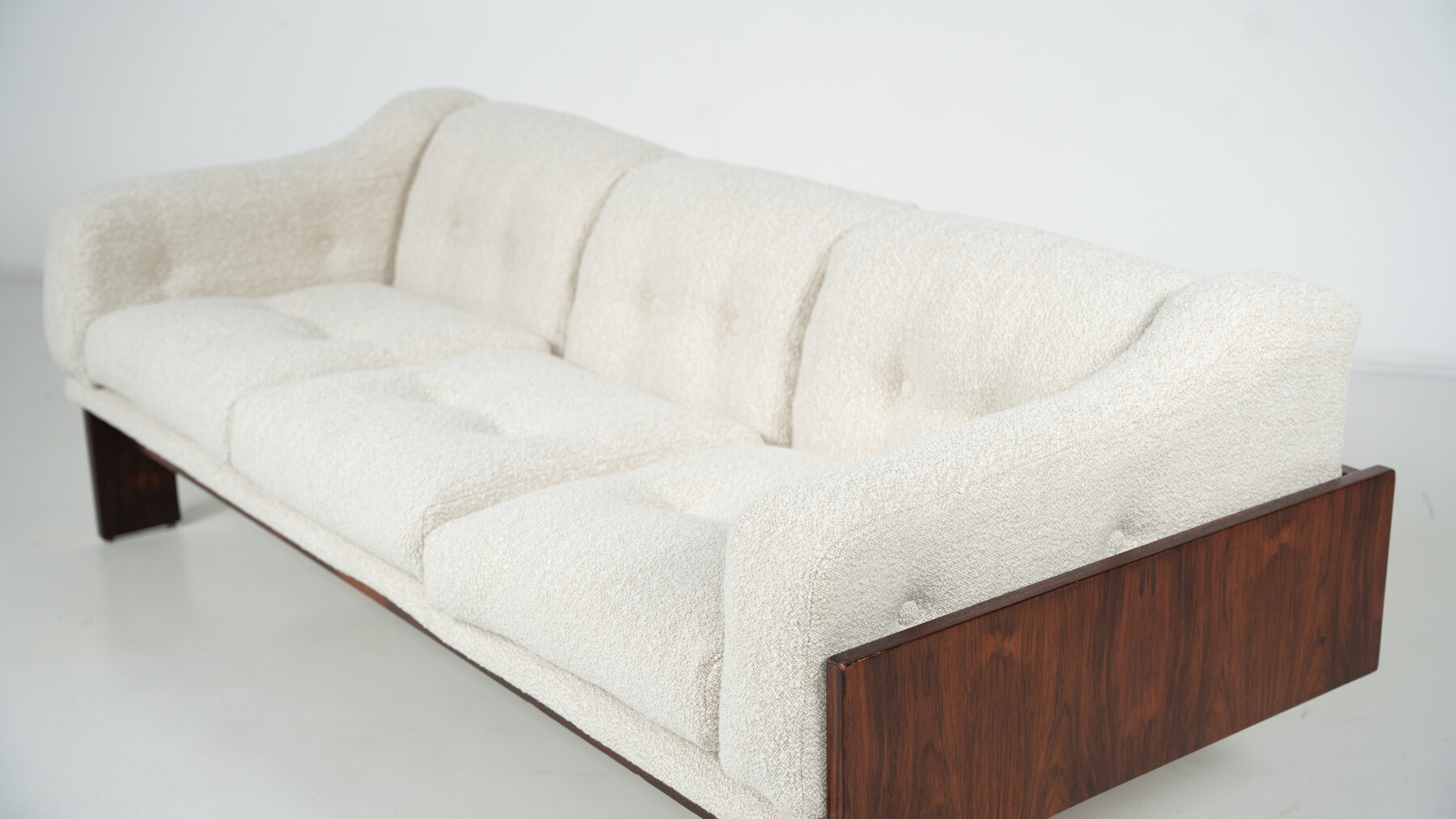 Mid-Century Sofa Oriolo by Claudio Salocchi for Sormani Wood and White Fabric - Italy 1960s