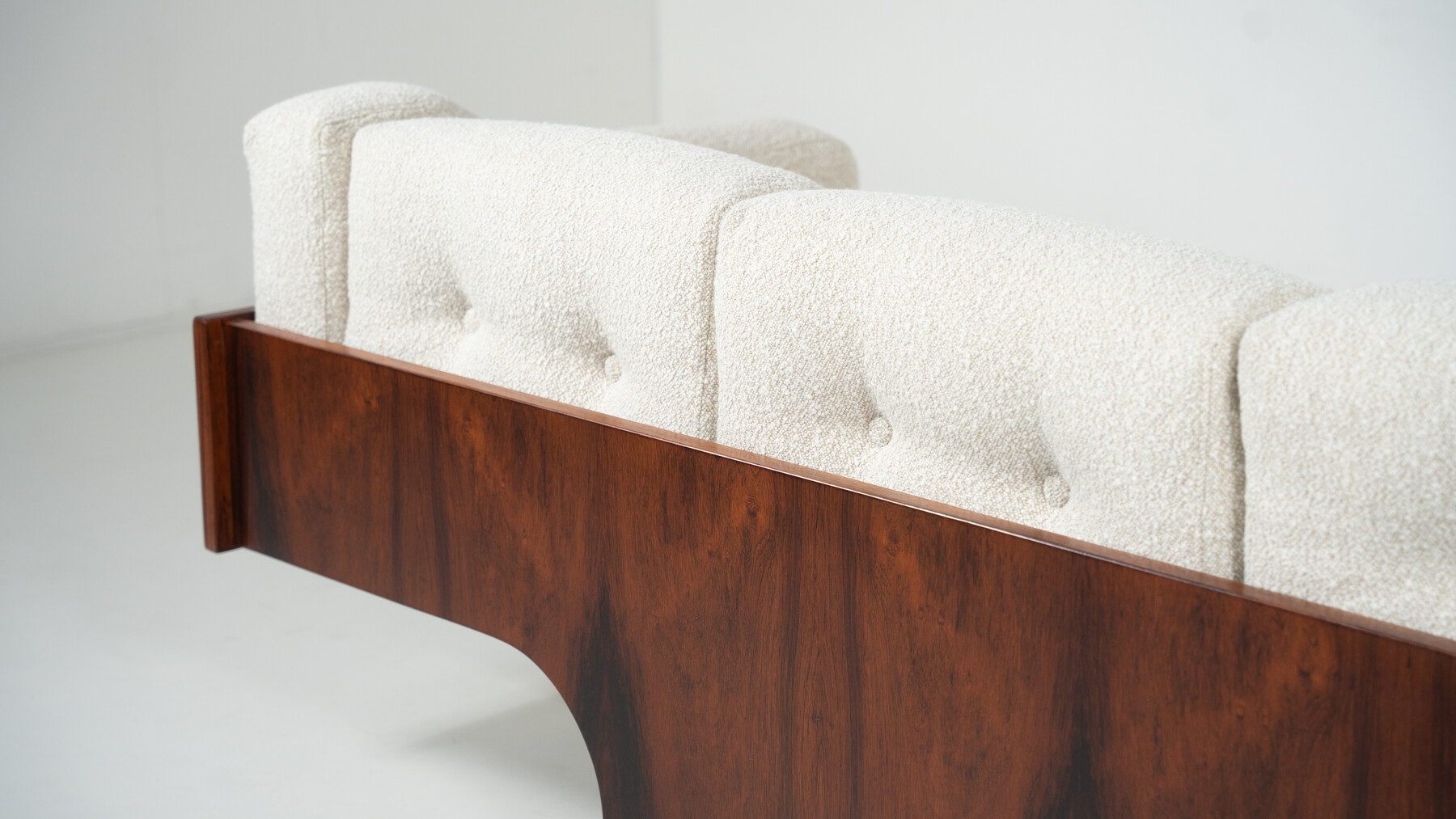 Mid-Century Sofa Oriolo by Claudio Salocchi for Sormani Wood and White Fabric - Italy 1960s