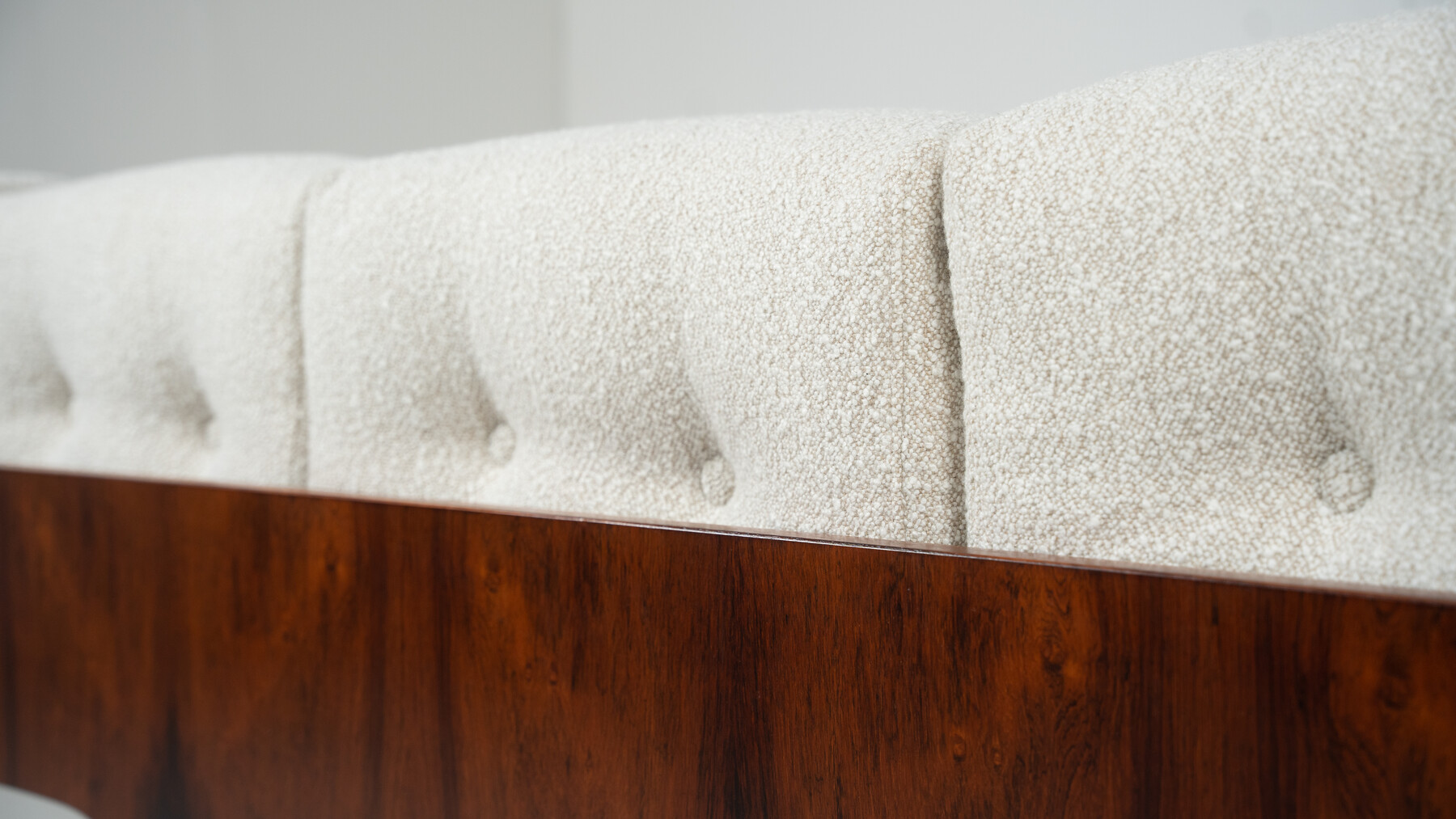 Mid-Century Sofa Oriolo by Claudio Salocchi for Sormani Wood and White Fabric - Italy 1960s