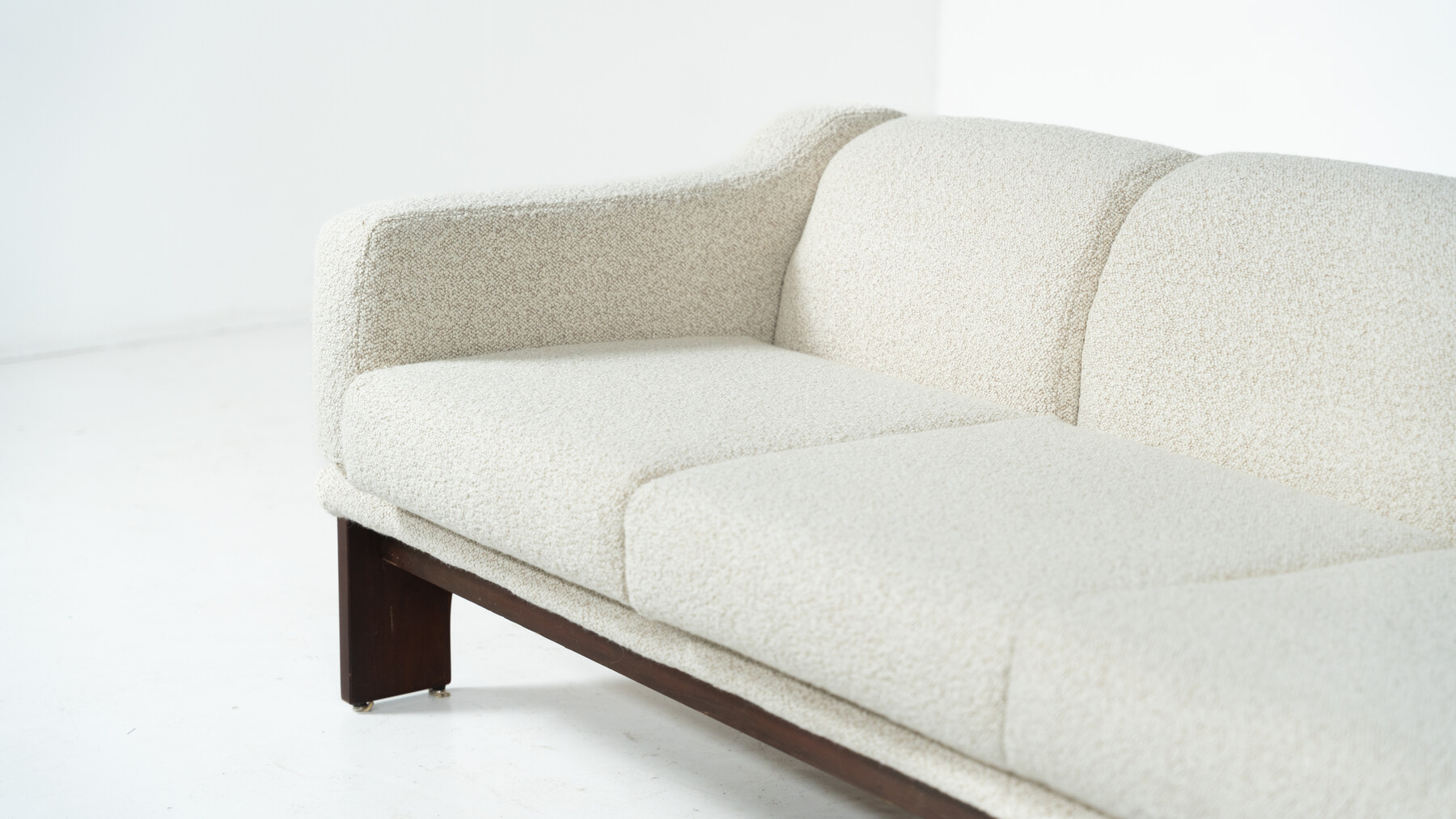 Mid-Century Sofa Oriolo by Claudio Salocchi for Sormani Wood and White Fabric - Italy 1960s - New Upholstery