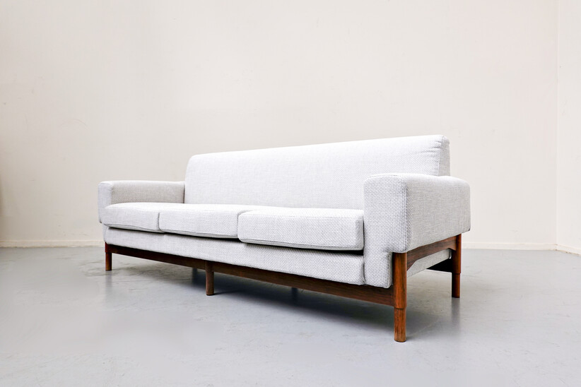 Mid-century three seater walnut sofa by Saporiti - Italy 1960s