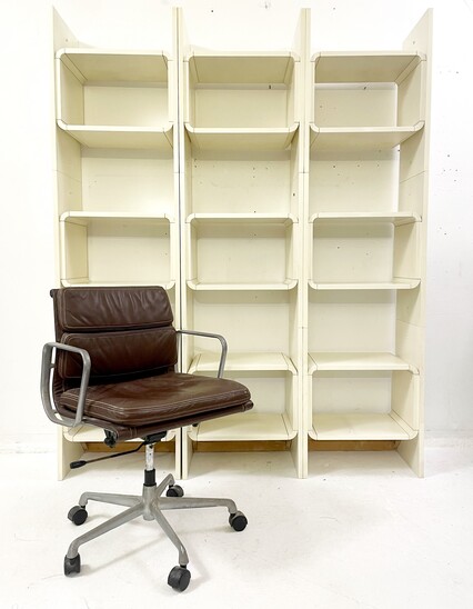 Mid-century white lacquered shelves - Italy 1970s