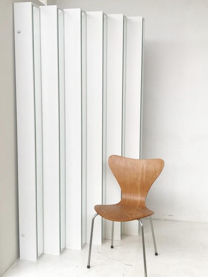 Mirror folding screen