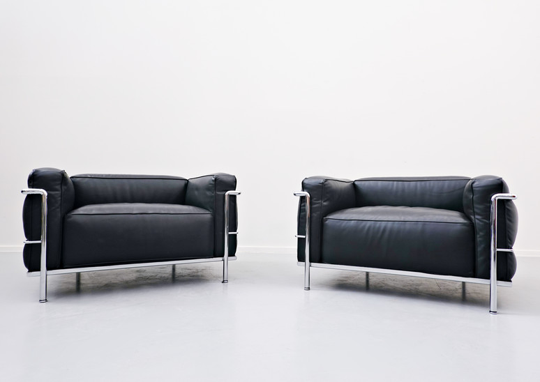 Pair of Armchairs LC3, Le grand Confort, Le Corbusier for Cassina
