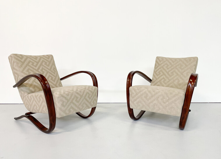 Pair of Bentwood Armchairs by Jindrich Halabala H269, Czech Republic, 1940s