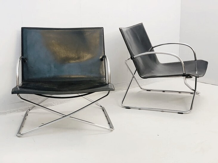 Pair of mid-century black leather italian amrchairs - 1970s