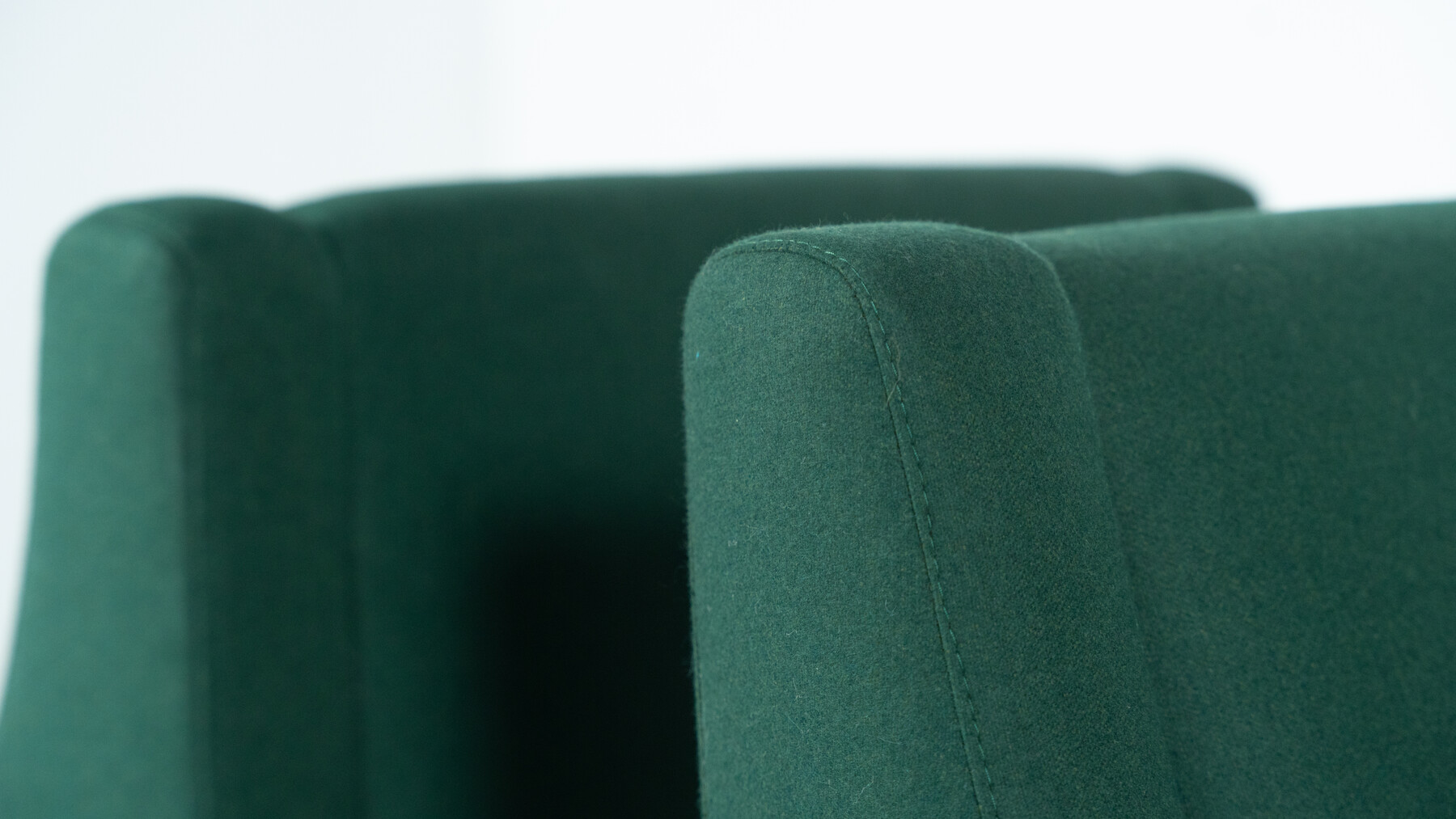 Pair of Mid-Century Italian Armchairs, 1960s - New Upholstery