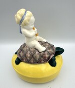 Porcelain box by Ida Weiss Moricz,Vienna