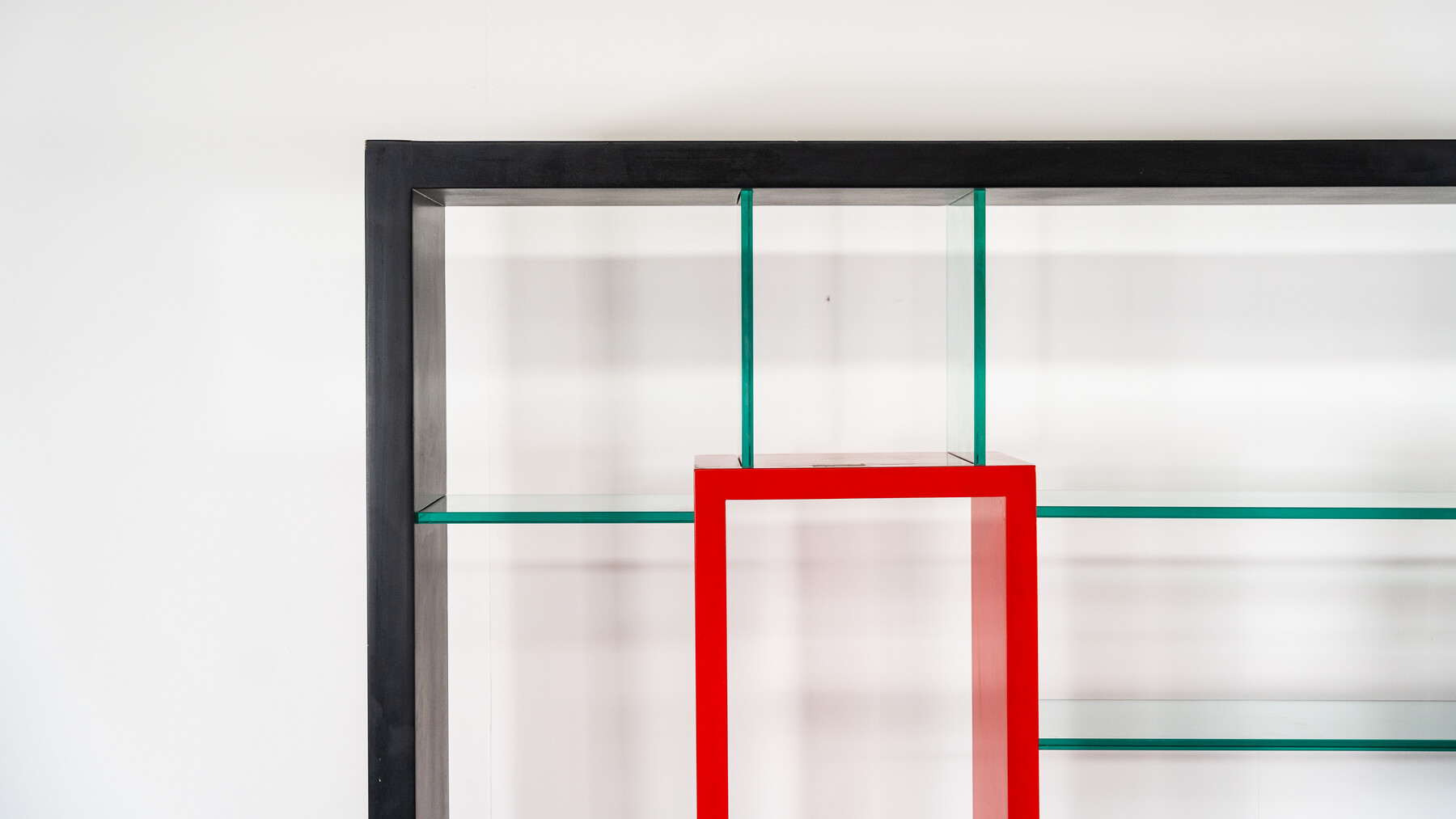 Post Modern Bookcase, Thick Glass and Lacquered Wood by Carlo Montini