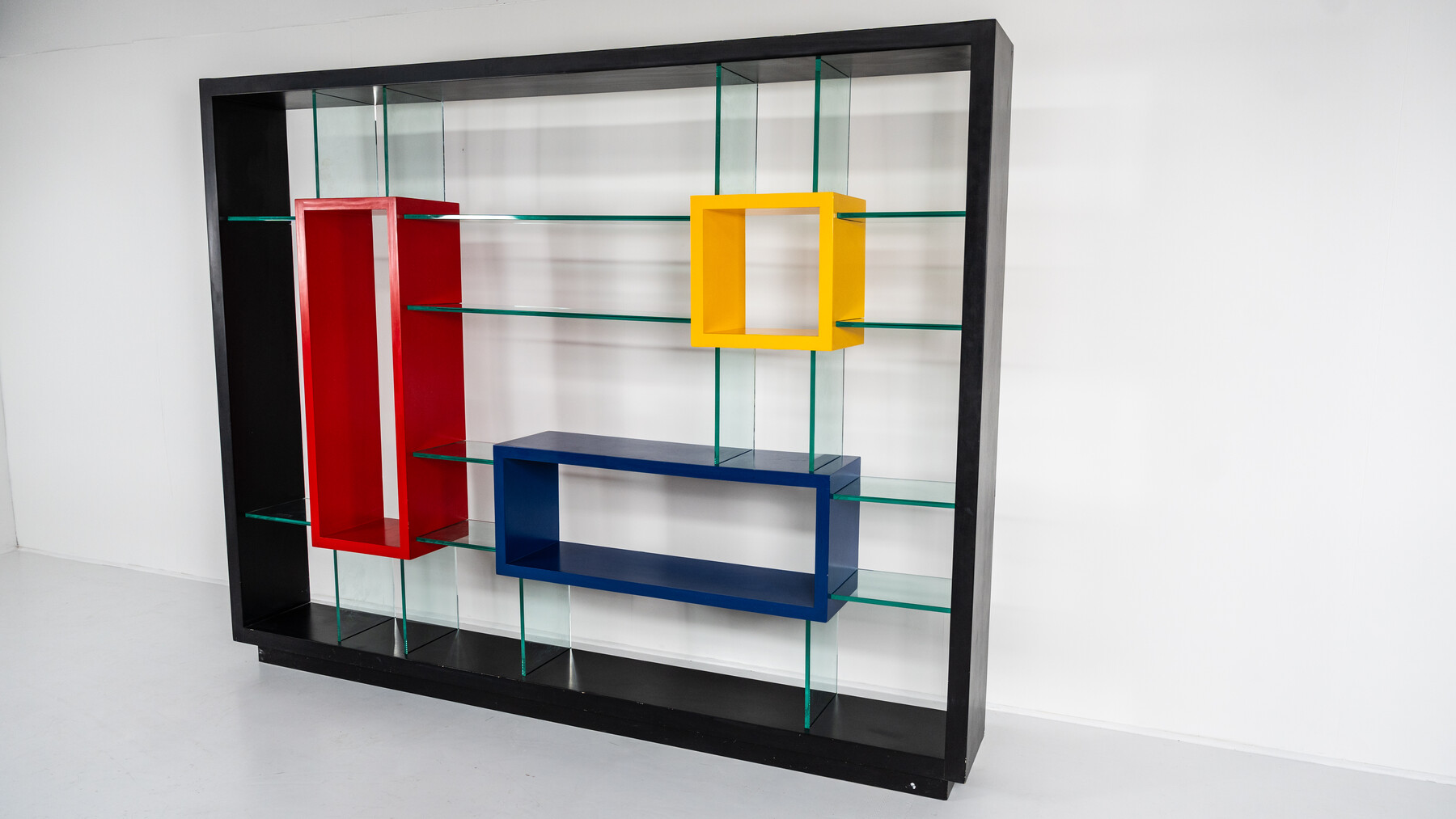 Post Modern Bookcase, Thick Glass and Lacquered Wood by Carlo Montini