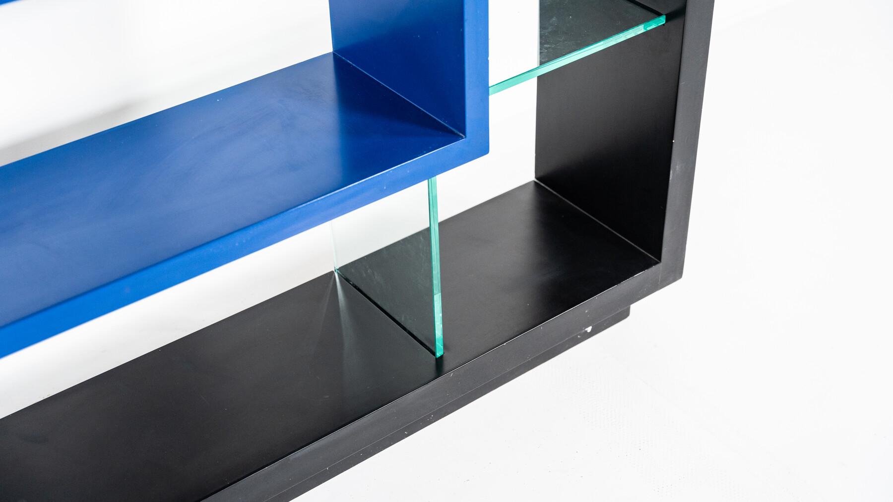 Post Modern Bookcase, Thick Glass and Lacquered Wood by Carlo Montini