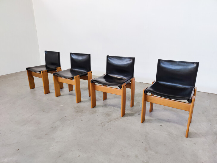 Set of 4 Black Leather Chairs Model 