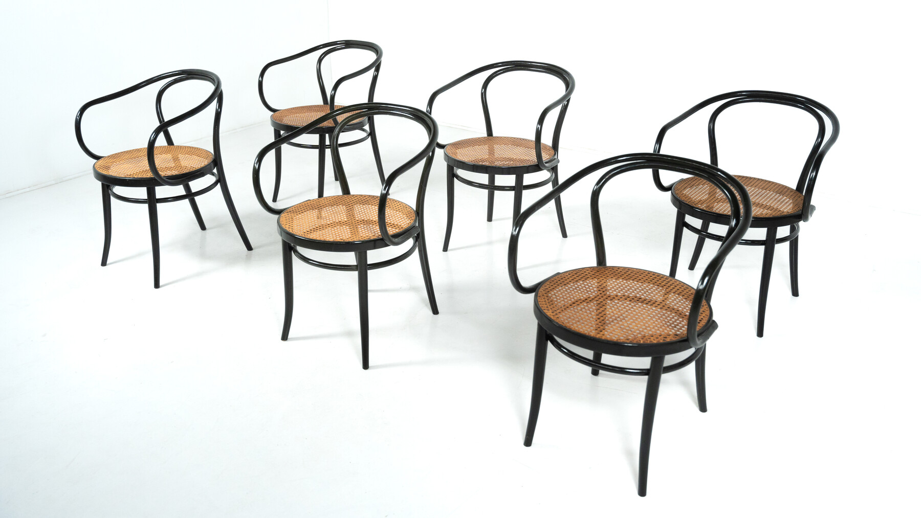 Set of 6 Bentwood Chairs by Thonet, Austria, 1920s